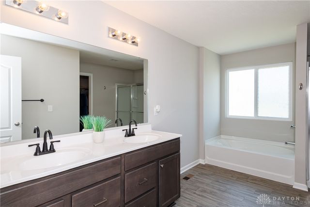 766 Hunters Run Drive, Brookville, OH 45309