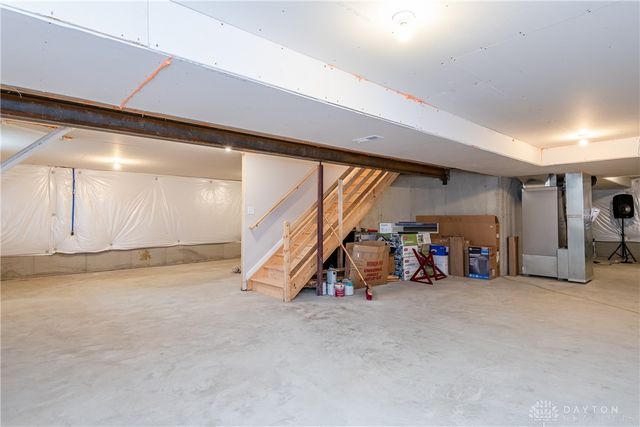 766 Hunters Run Drive, Brookville, OH 45309