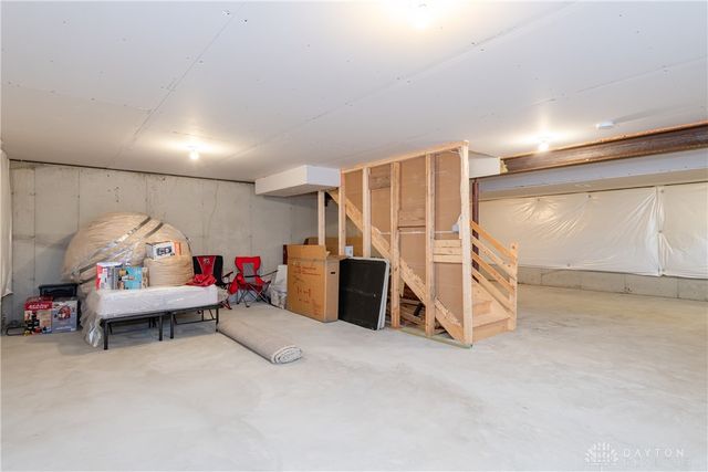 766 Hunters Run Drive, Brookville, OH 45309