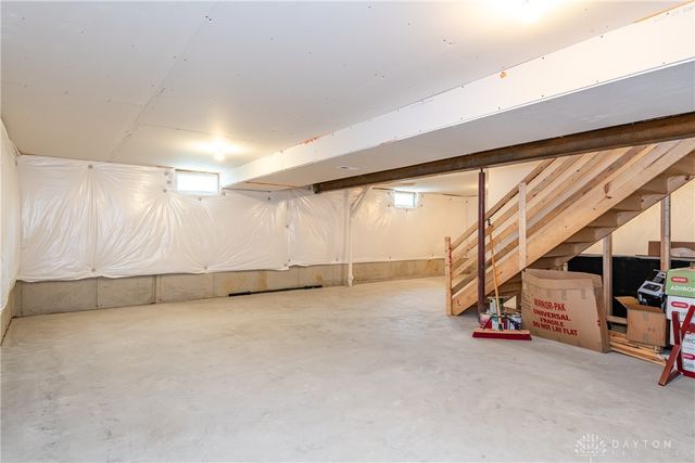 766 Hunters Run Drive, Brookville, OH 45309