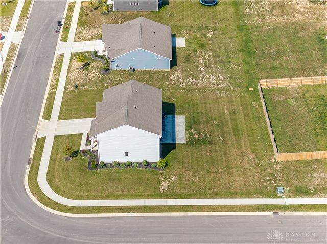 766 Hunters Run Drive, Brookville, OH 45309