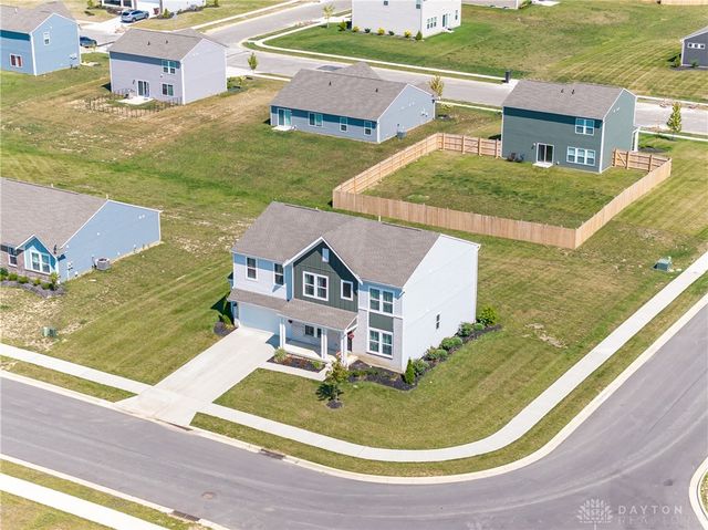 766 Hunters Run Drive, Brookville, OH 45309