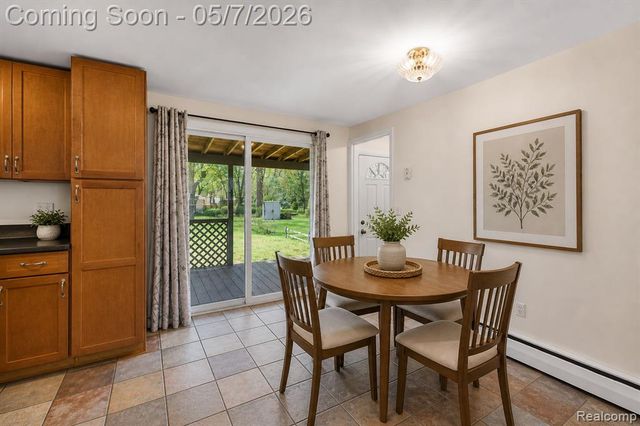 2795 Woodbury Street, Walled Lake, MI 48390