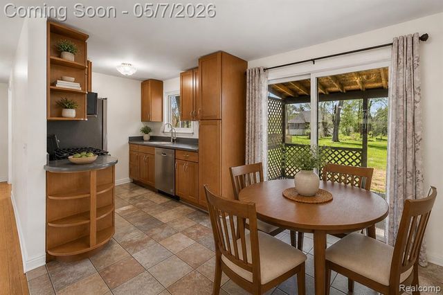 2795 Woodbury Street, Walled Lake, MI 48390