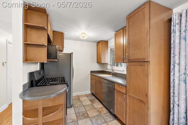 2795 Woodbury Street, Walled Lake, MI 48390
