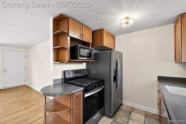2795 Woodbury Street, Walled Lake, MI 48390