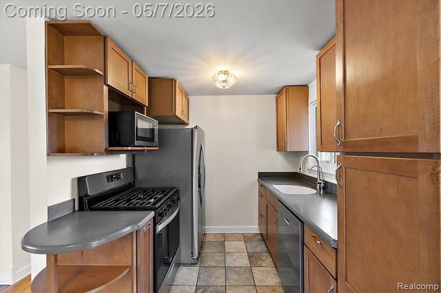 2795 Woodbury Street, Walled Lake, MI 48390