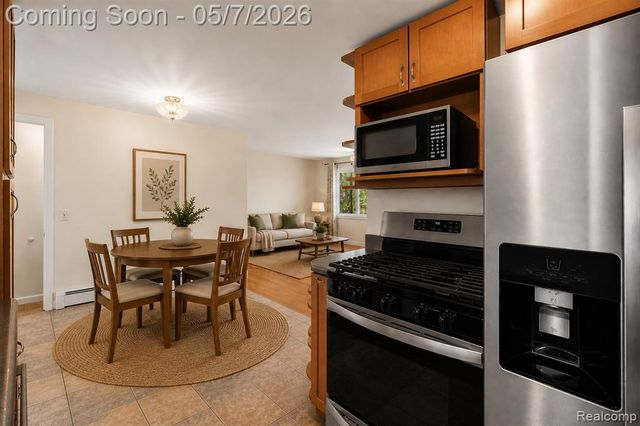 2795 Woodbury Street, Walled Lake, MI 48390
