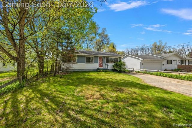 2795 Woodbury Street, Walled Lake, MI 48390