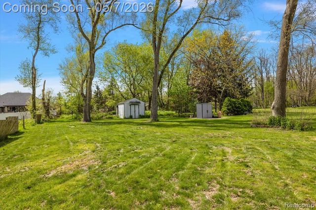 2795 Woodbury Street, Walled Lake, MI 48390