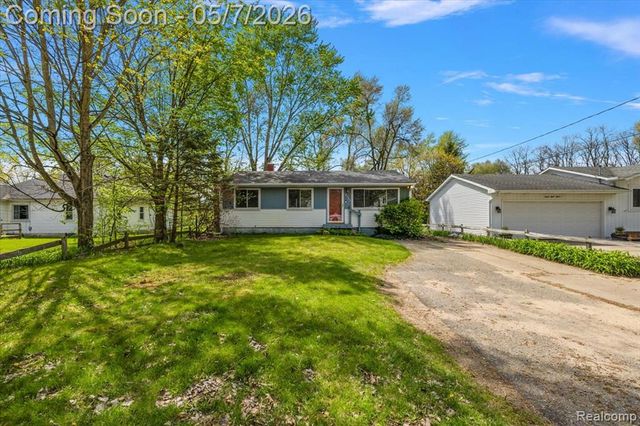 2795 Woodbury Street, Walled Lake, MI 48390