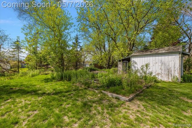 2795 Woodbury Street, Walled Lake, MI 48390