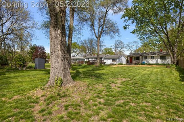 2795 Woodbury Street, Walled Lake, MI 48390