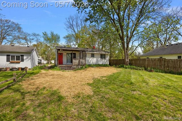 2795 Woodbury Street, Walled Lake, MI 48390