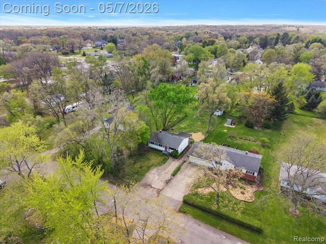 2795 Woodbury Street, Walled Lake, MI 48390