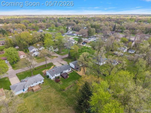 2795 Woodbury Street, Walled Lake, MI 48390