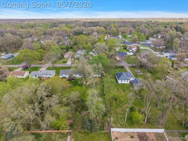 2795 Woodbury Street, Walled Lake, MI 48390