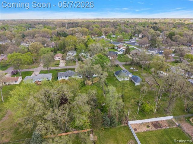2795 Woodbury Street, Walled Lake, MI 48390