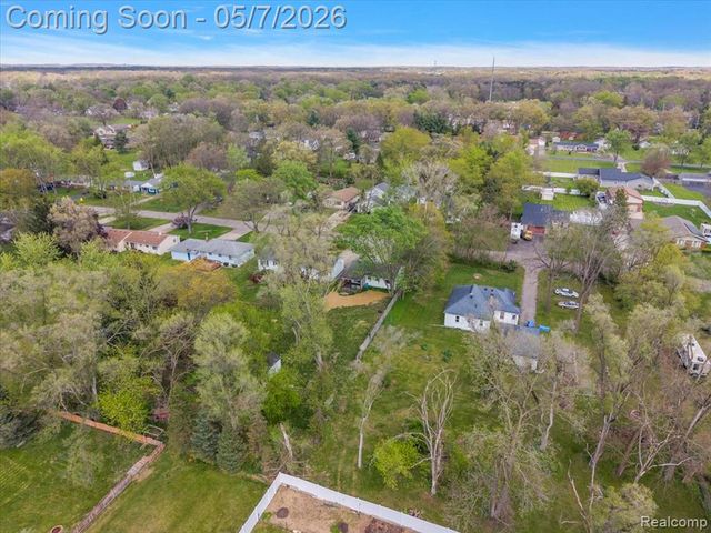 2795 Woodbury Street, Walled Lake, MI 48390