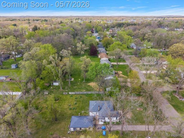 2795 Woodbury Street, Walled Lake, MI 48390