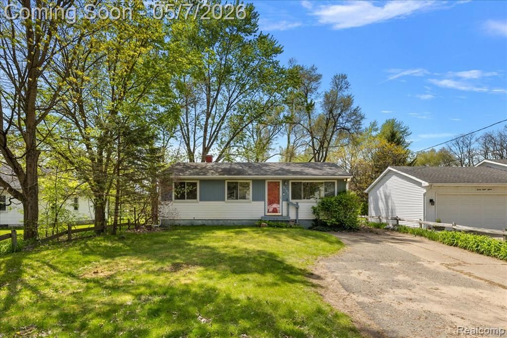 2795 Woodbury Street, Walled Lake, MI 48390