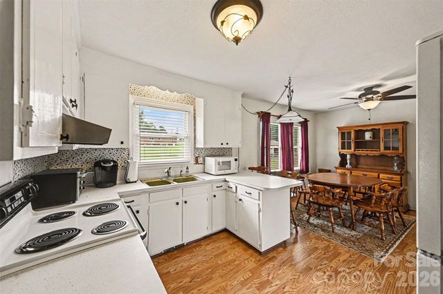 5111 Hawthorne Lane, Shelby, NC 28152