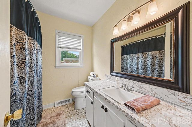 5111 Hawthorne Lane, Shelby, NC 28152