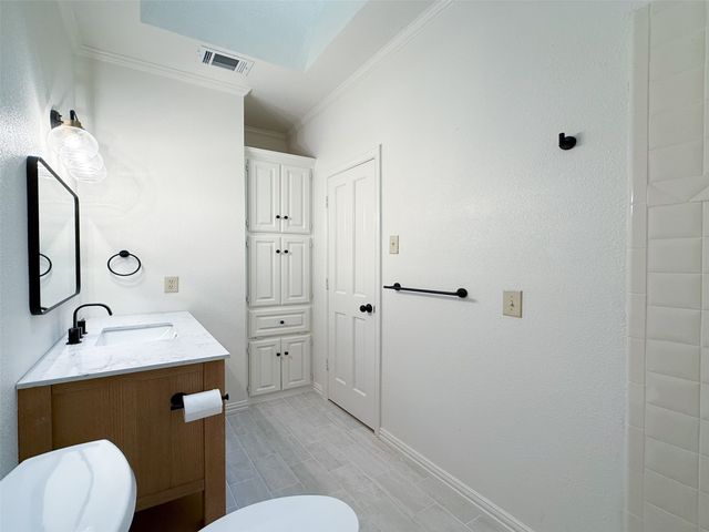 429 Remington Drive E, Highland Village, TX 75077