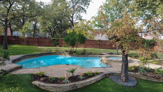 429 Remington Drive E, Highland Village, TX 75077