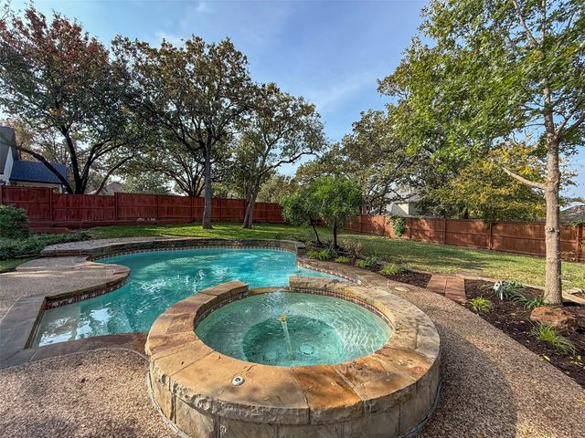 429 Remington Drive E, Highland Village, TX 75077