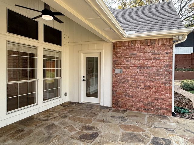 429 Remington Drive E, Highland Village, TX 75077