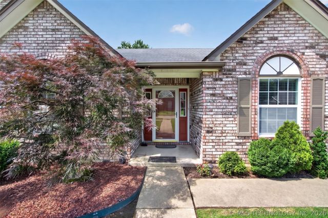 204 Gist Drive, Pryor, OK 74361