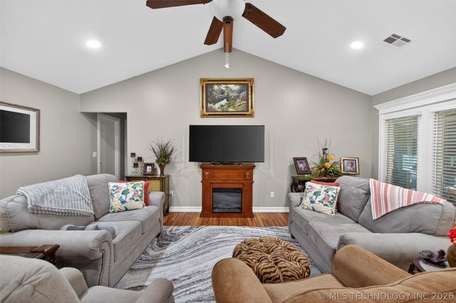 204 Gist Drive, Pryor, OK 74361