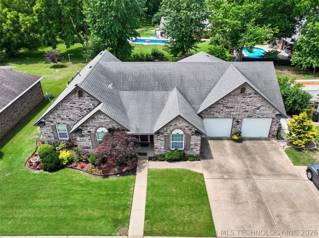 204 Gist Drive, Pryor, OK 74361