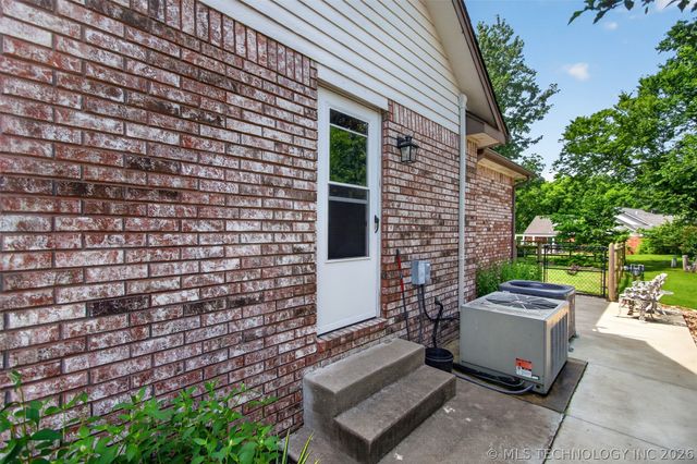 204 Gist Drive, Pryor, OK 74361