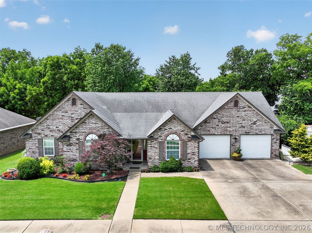 204 Gist Drive, Pryor, OK 74361