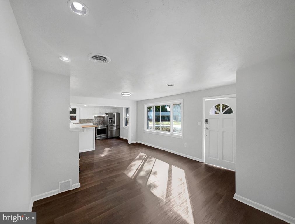 Image 8 of property listing at 1101 PINE LN, Accokeek, MD 20607