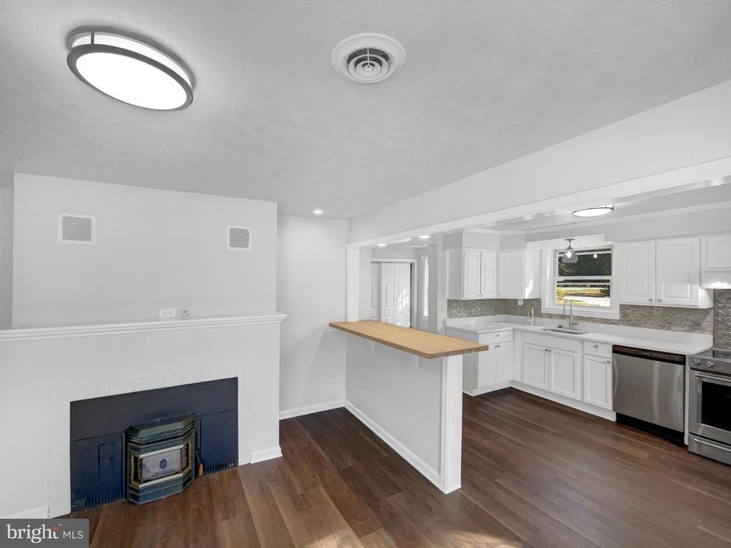 Image 9 of property listing at 1101 PINE LN, Accokeek, MD 20607