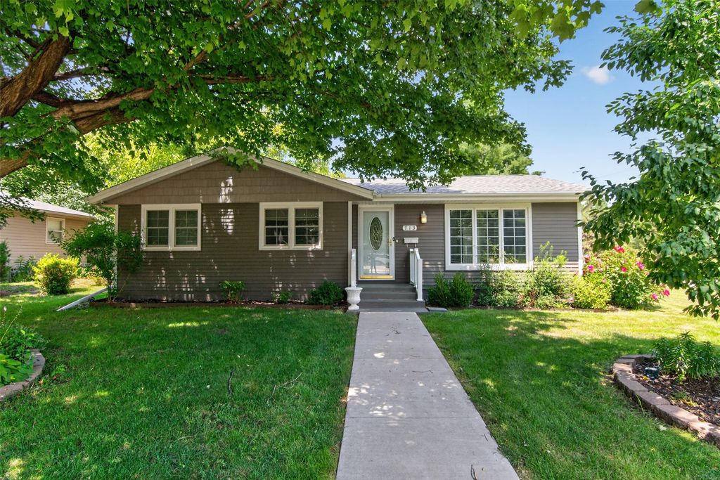 713 2nd Street SE, Altoona, IA 50009