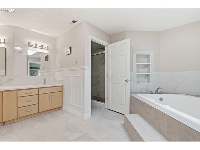 7100 Ne 151ST Cir, Vancouver, WA 98686
