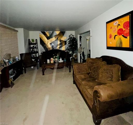 221 Prince George DR, Hampton, VA 23669