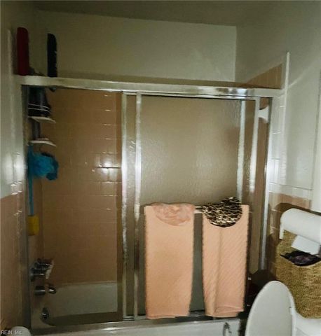 221 Prince George DR, Hampton, VA 23669