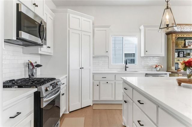 3116 SW Arbortree Drive, Lee's Summit, MO 64082