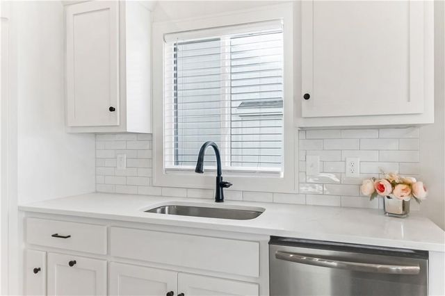 3116 SW Arbortree Drive, Lee's Summit, MO 64082