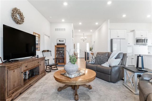 3116 SW Arbortree Drive, Lee's Summit, MO 64082