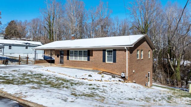 335 Eastview Place NW, Lenoir, NC 28645