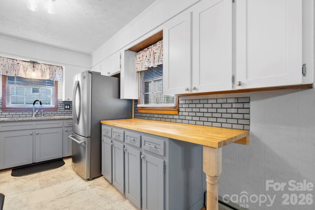 335 Eastview Place NW, Lenoir, NC 28645