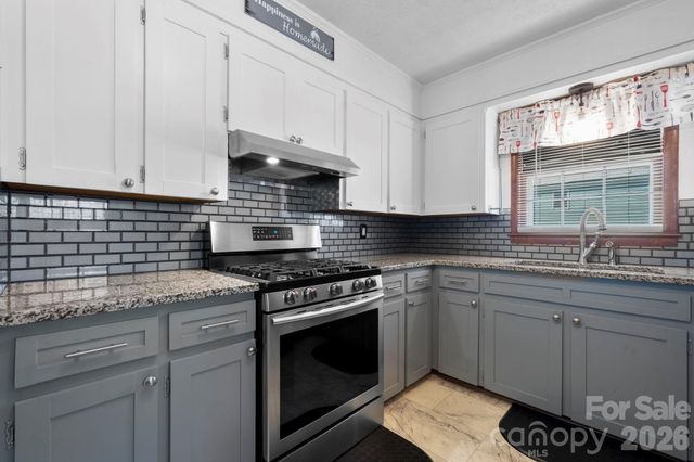 335 Eastview Place NW, Lenoir, NC 28645