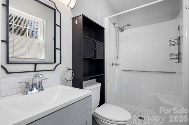 335 Eastview Place NW, Lenoir, NC 28645