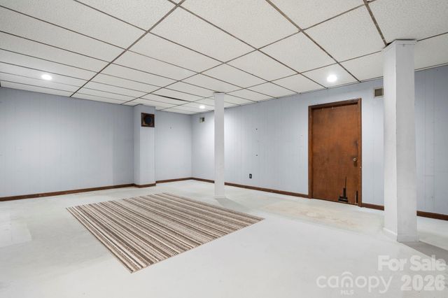 335 Eastview Place NW, Lenoir, NC 28645